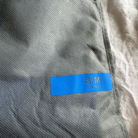 United Airlines POLARIS Pajamas Set Size S/M BRAND NEW Business First Class - Picture 4 of 7